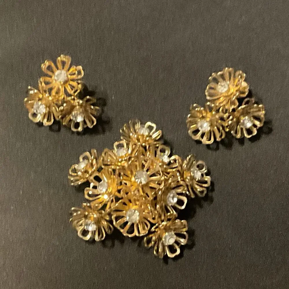 Vintage Coro Flower Rhinestone Brooch & Screw Back Earrings